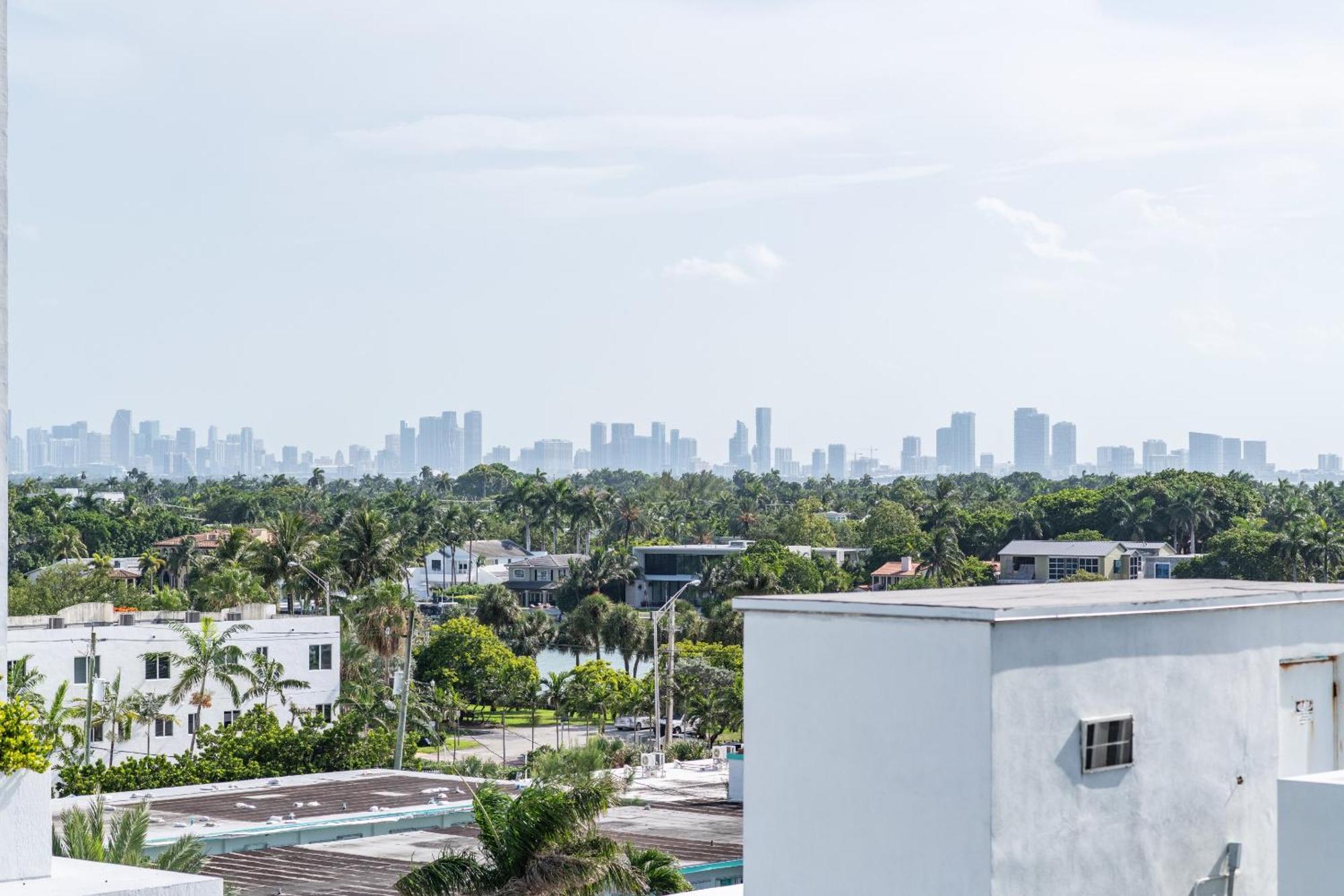 Bluebird Suites Monte Carlo Miami Beach Quarto foto
